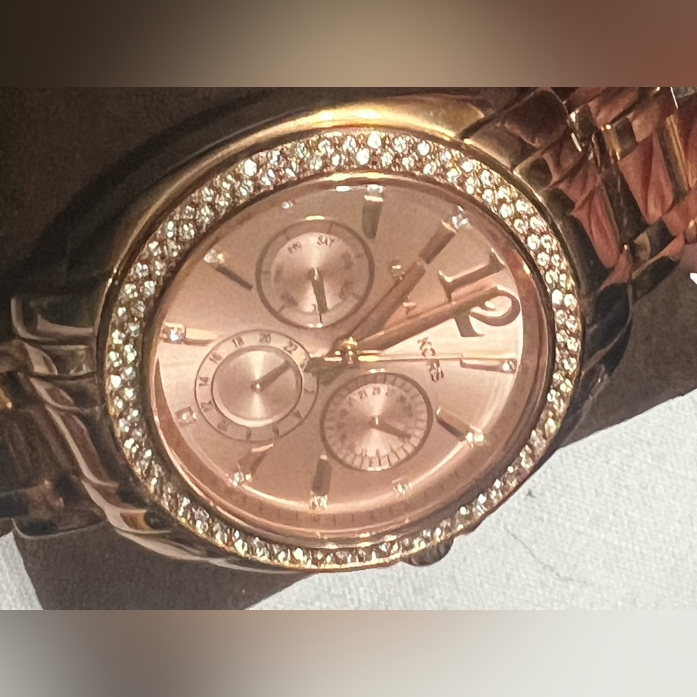 Like new Michael Kors Runway Rose gold
